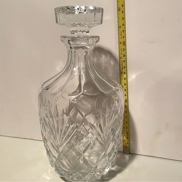 VTG Aberdeen Berkshire Crystal Decanter by Godinger, Cut Crystal (36 oz.) - Picture 8 of 9